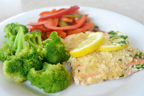 Image of a nutritious meal with salmon, broccoli, and peppers from a UGA dining hall.